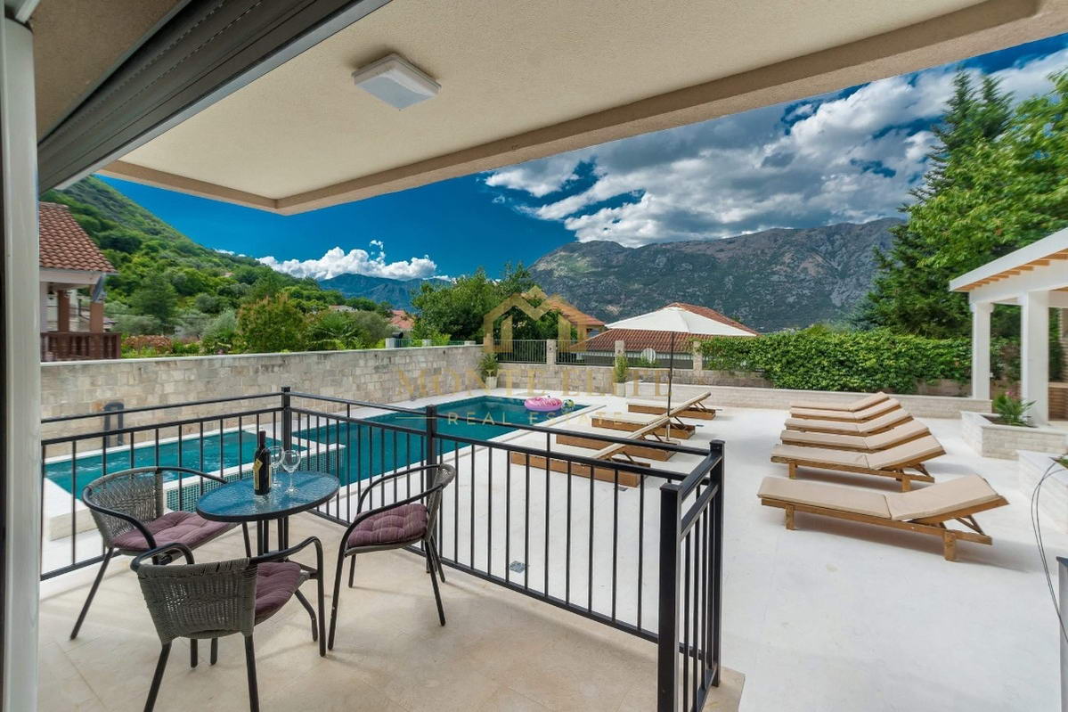 Ekskluzivna vila sa bazenom iznad Hyatt resorta – Stoliv, Kotor